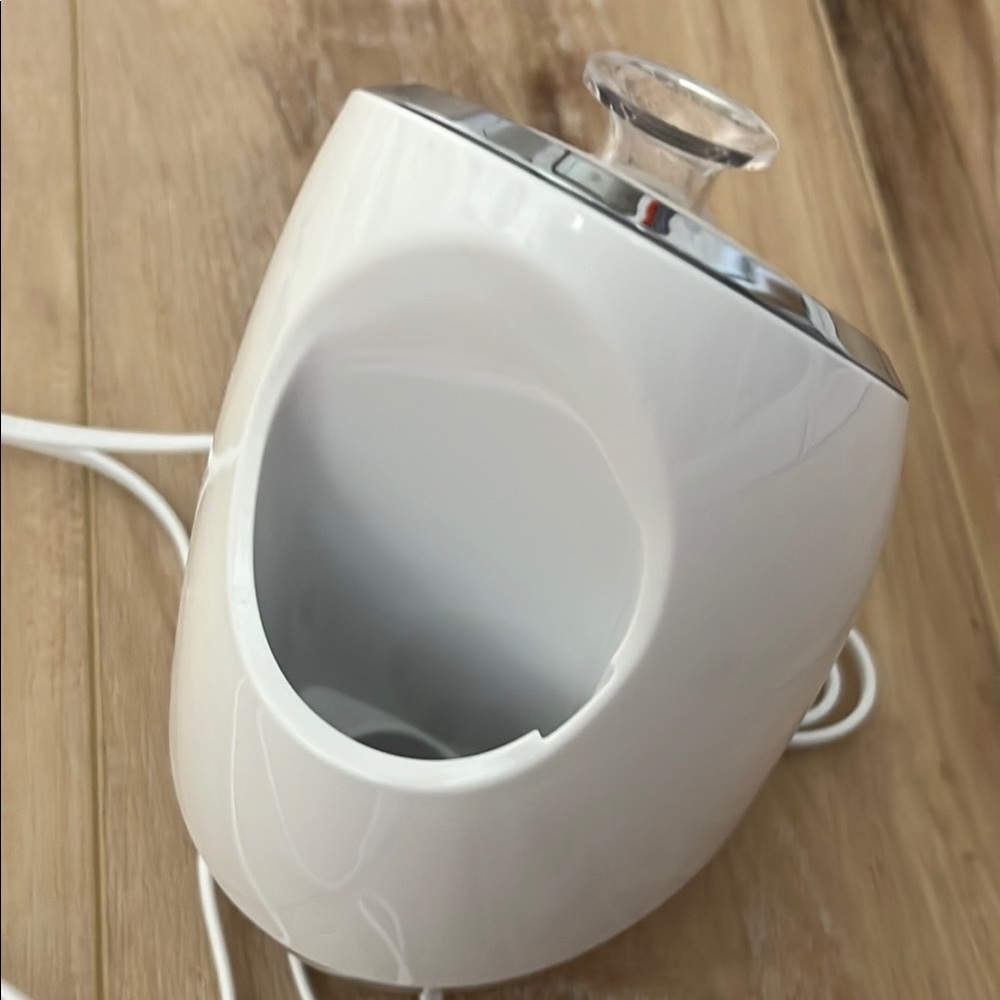 Tik Tok Viral Vanity Planet White Facial Steamer with Accessories - Picture 10 of 13